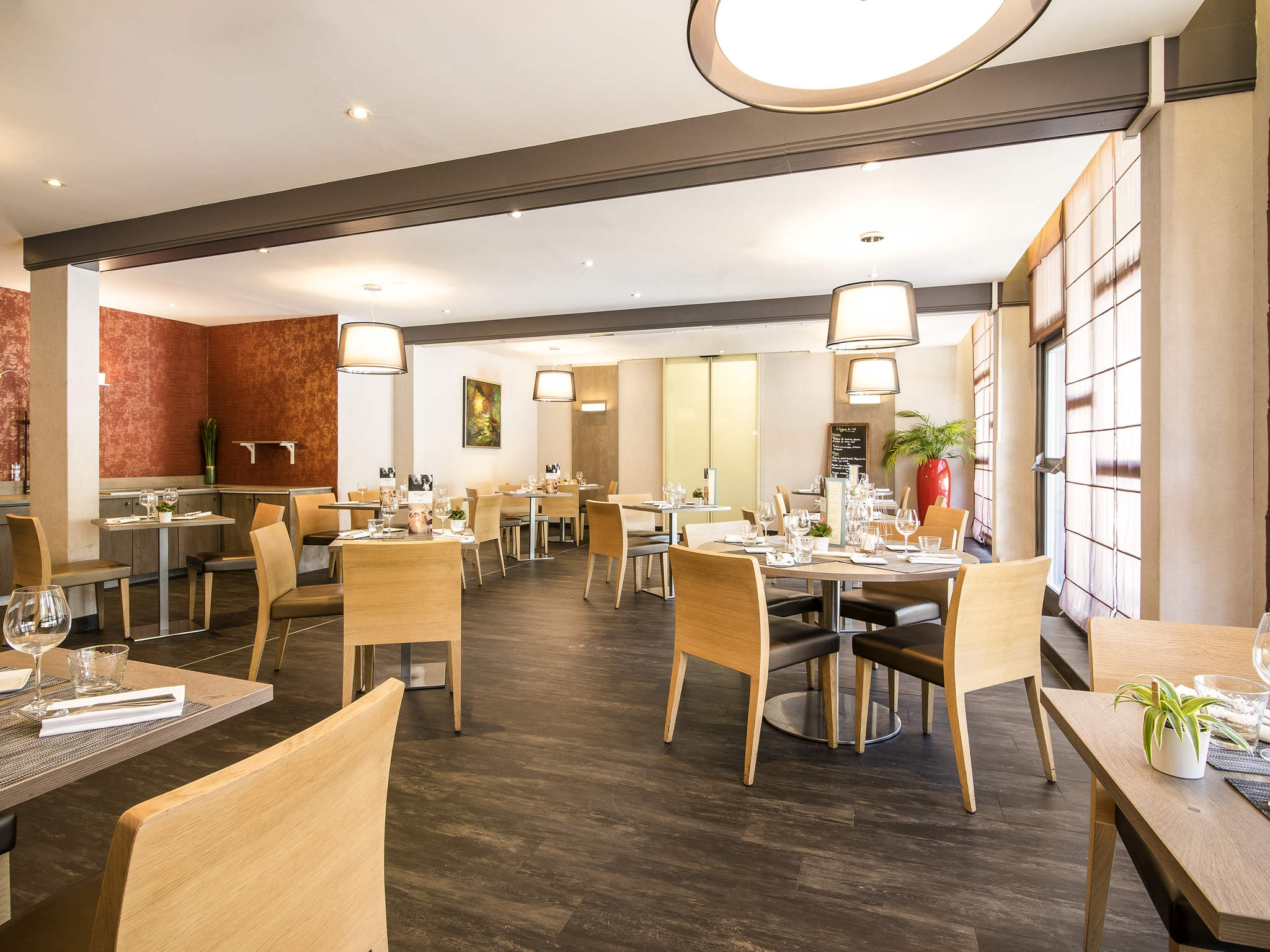https://www.accorhotels.com/0369