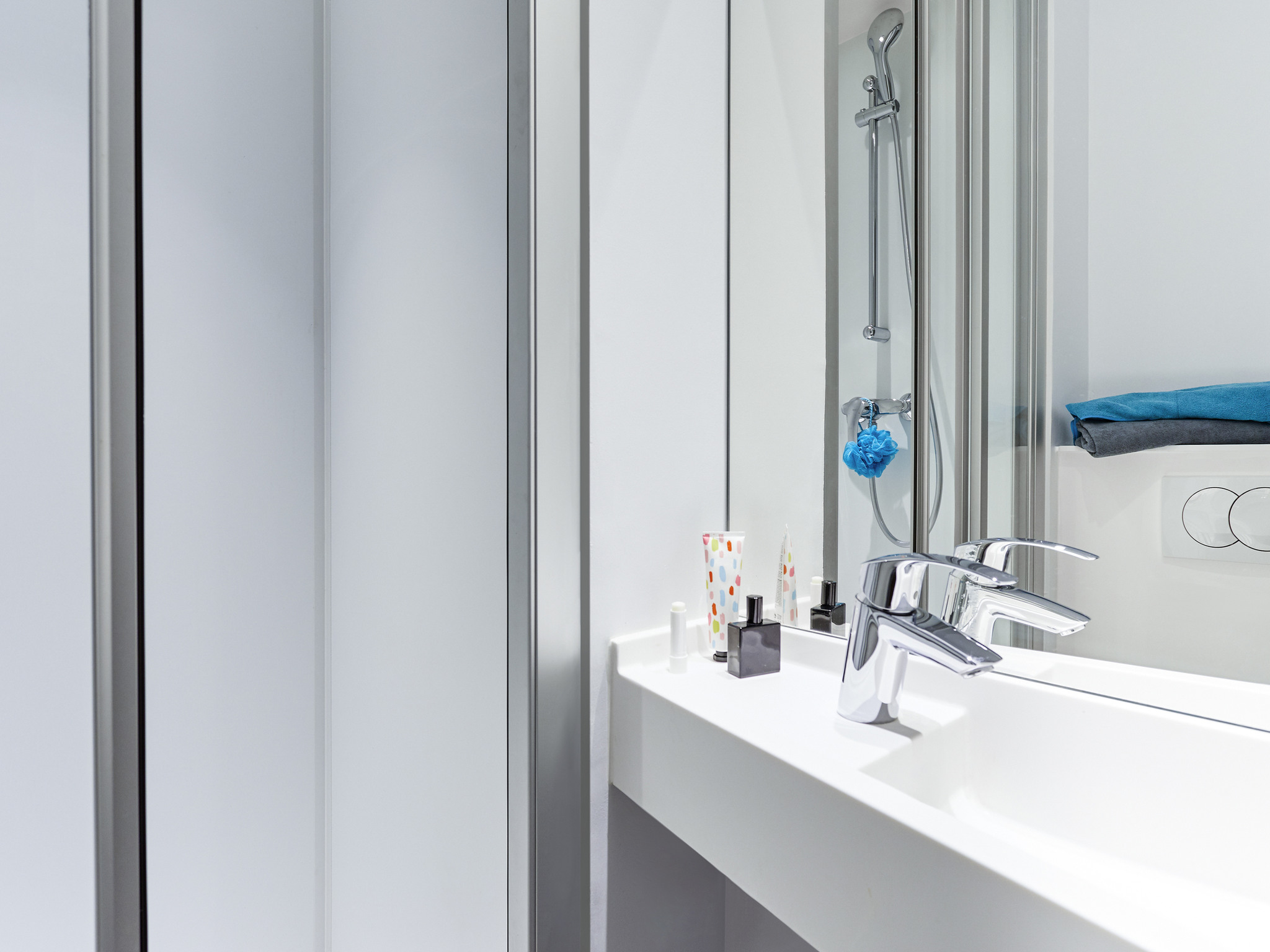 https://all.accor.com/2277