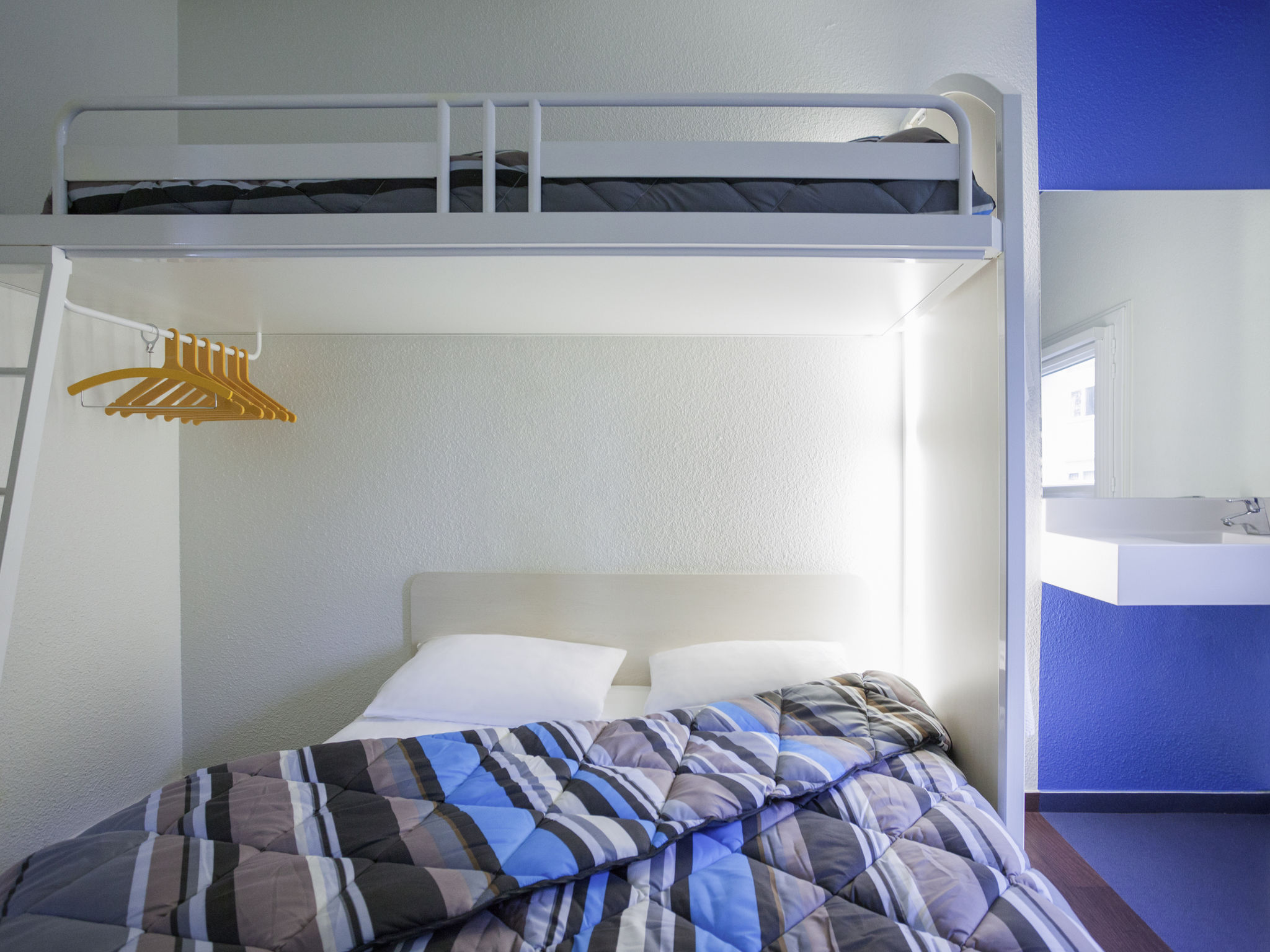 https://www.accorhotels.com/2321